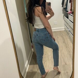 Levi’s wedgie size 24